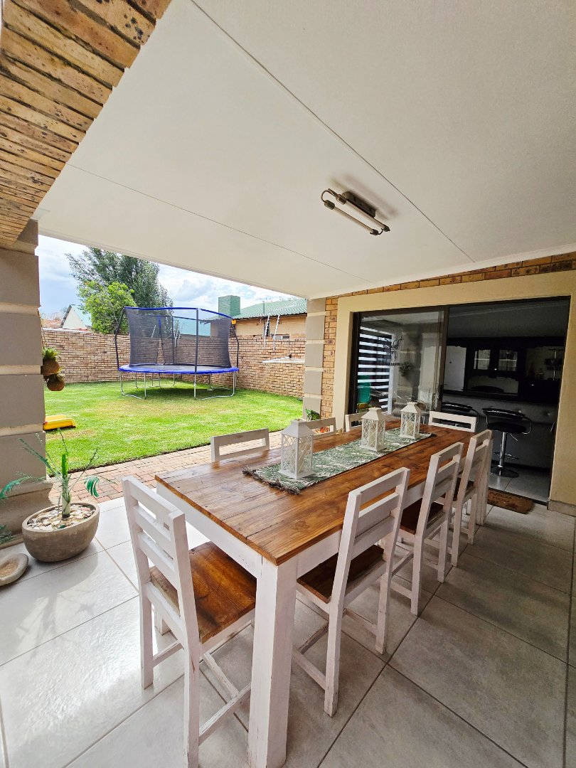 3 Bedroom Property for Sale in Flamwood North West